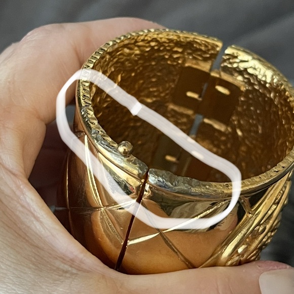 CHANEL⭐️RaRe⭐️Vintage Quilted Byzantine Cuff Bracelet, 1980s⭐️w/box & COA⭐️ - Picture 8 of 11